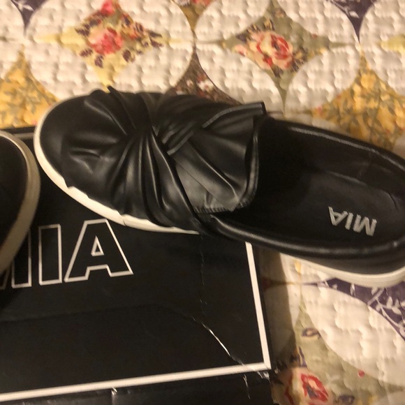 MIA - Picture 3 of 8